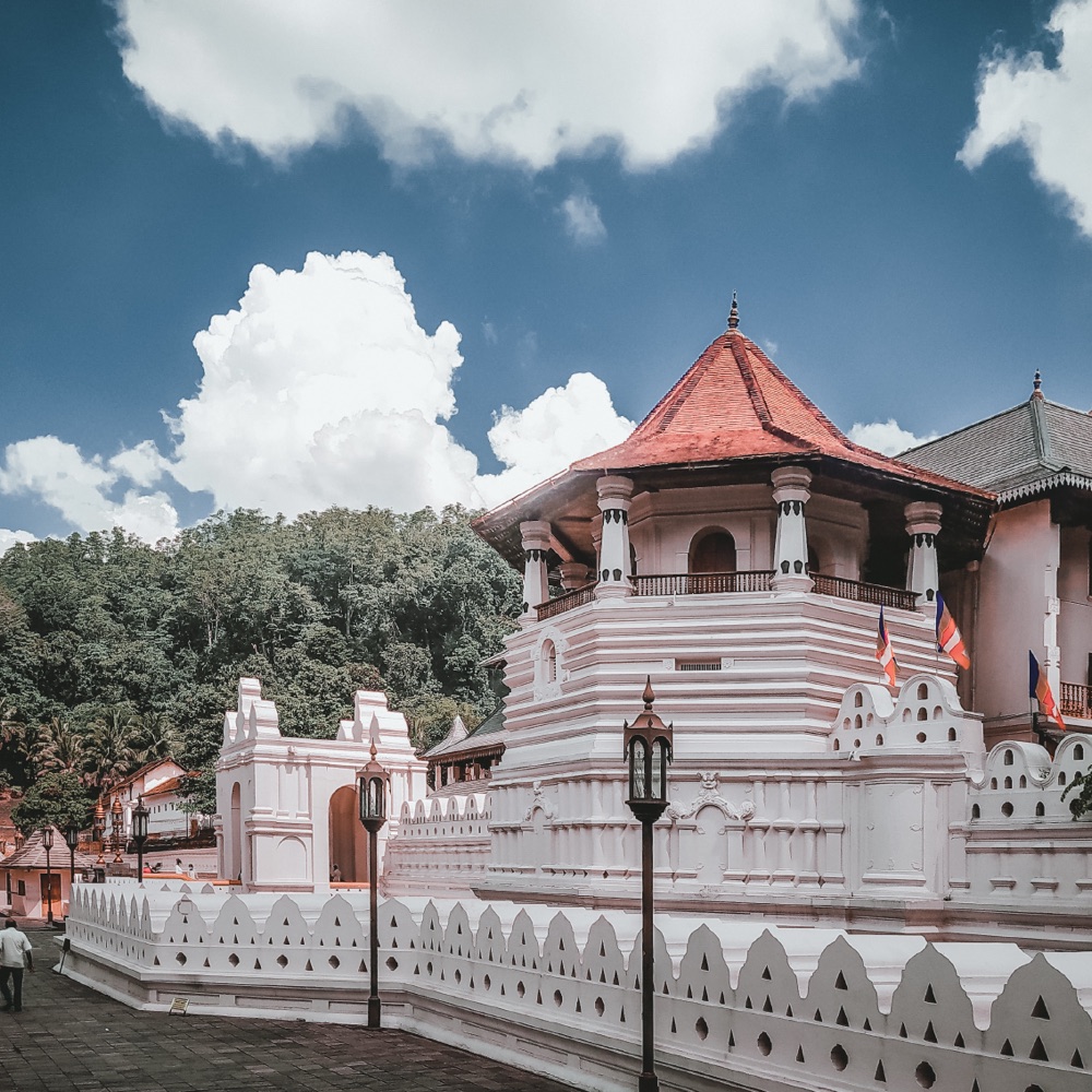 The Temple of the Tooth in Kandy under a blue sky